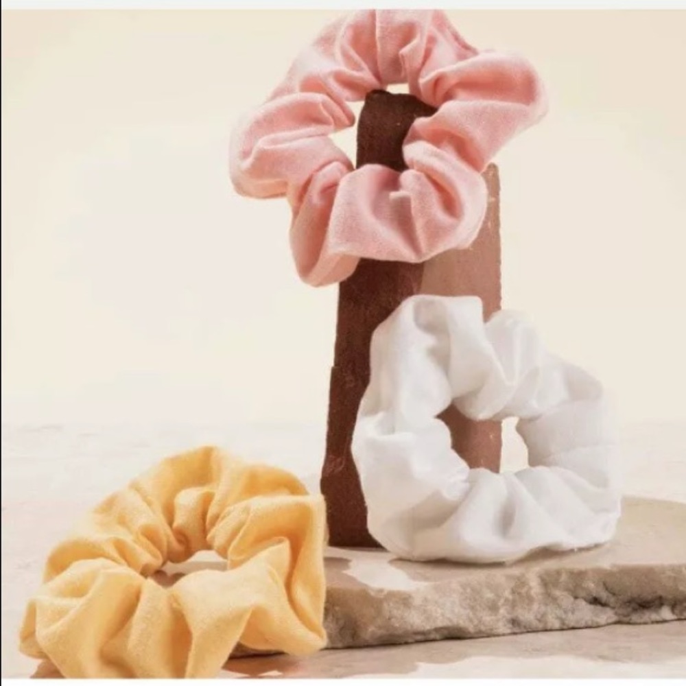 🌹3/$20 New 3 pack scrunchies